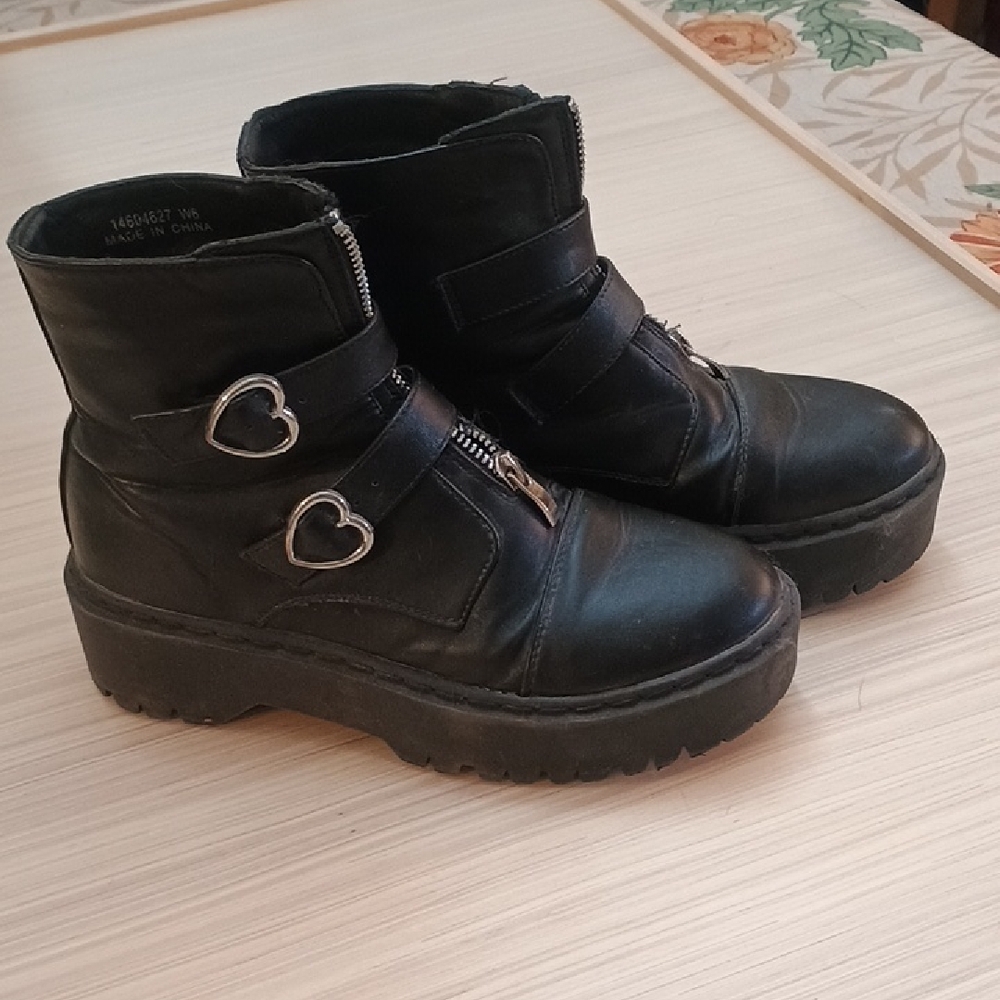 Hot Topic Black Combat Boots with Heart Details